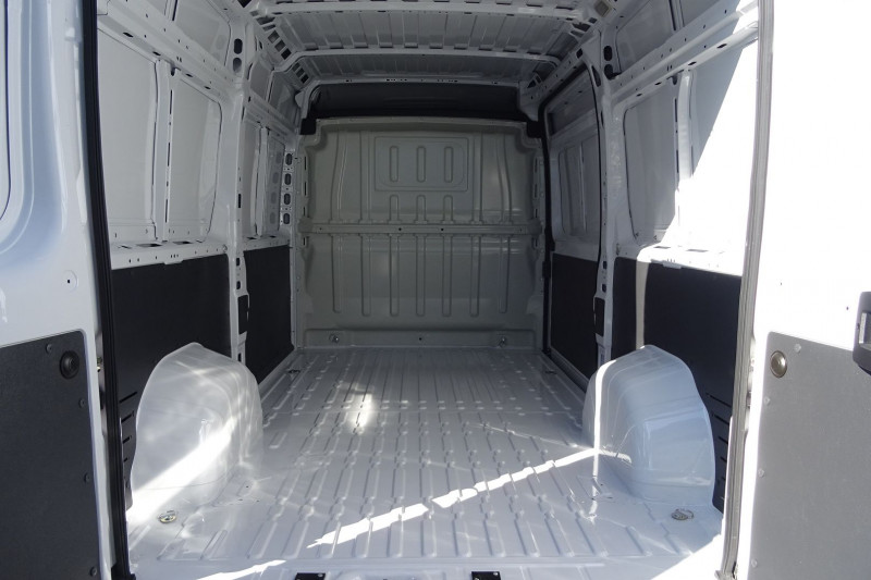 Photo 5 de l'offre de PEUGEOT BOXER FG 330 L2H2 2.2 BLUEHDI S&S 140CH PRO à 29990€ chez Mézière Automobiles