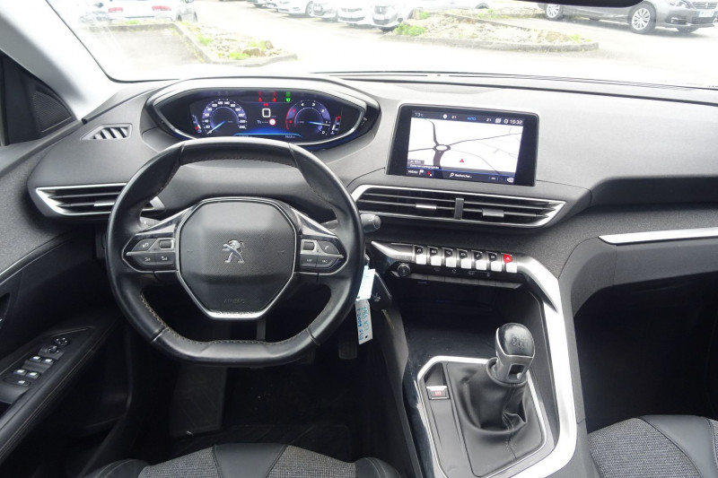Photo 8 de l'offre de PEUGEOT 3008 1.5 BLUEHDI 130CH E6.C ALLURE S&S 6CV à 14990€ chez Mézière Automobiles