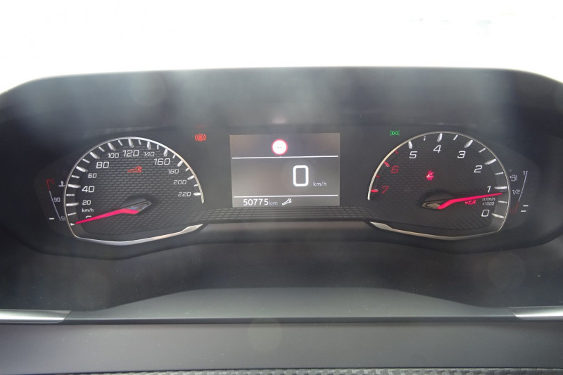 Photo 9 de l'offre de PEUGEOT 2008 1.2 PURETECH 130CH S&S ALLURE à 19990€ chez Mézière Automobiles