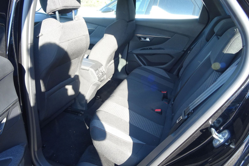 Photo 6 de l'offre de PEUGEOT 3008 1.2 PURETECH 130CH S&S ACTIVE PACK à 19990€ chez Mézière Automobiles