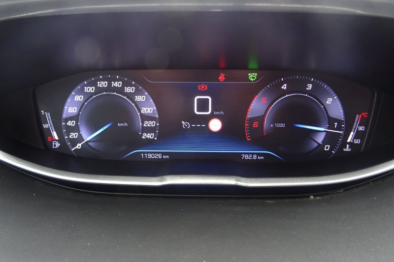 Photo 9 de l'offre de PEUGEOT 3008 1.5 BLUEHDI 130CH E6.C ALLURE S&S 6CV à 14990€ chez Mézière Automobiles