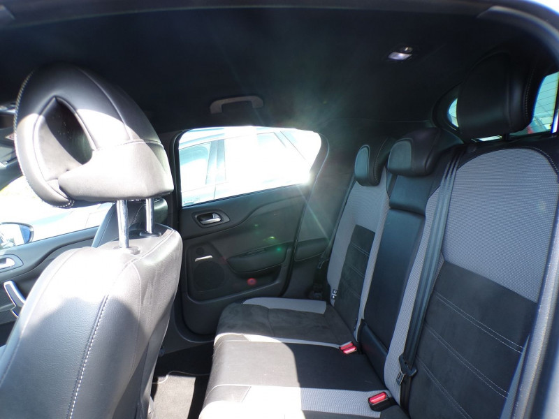 Photo 7 de l'offre de DS DS 4 CROSSBACK BLUEHDI 120 SPORT CHIC S&S à 16990€ chez Mézière Automobiles