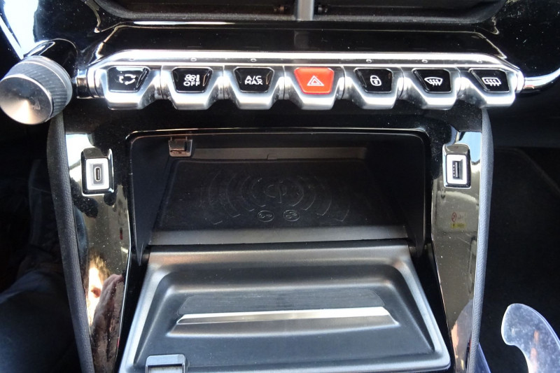 Photo 12 de l'offre de PEUGEOT 2008 1.2 PURETECH 130CH S&S ALLURE à 16990€ chez Mézière Automobiles