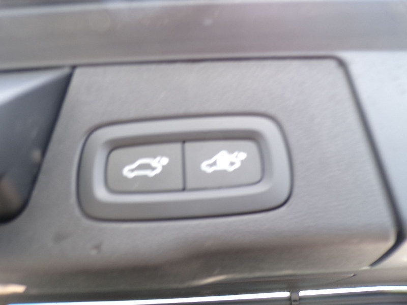 Photo 9 de l'offre de VOLVO XC60 B4 ADBLUE 197CH R-DESIGN GEARTRONIC à 39990€ chez Mézière Automobiles