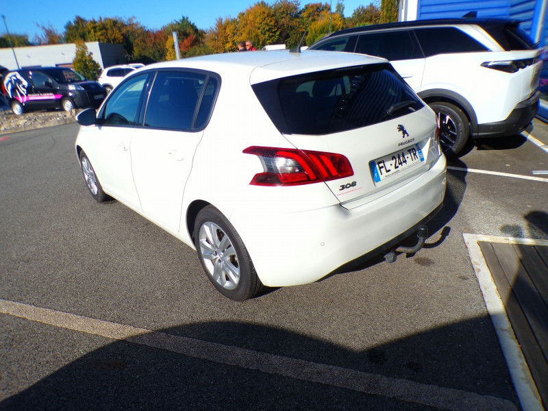 Photo 4 de l'offre de PEUGEOT 308 1.5 BLUEHDI 100CH E6.C S&S STYLE à 13490€ chez Mézière Automobiles