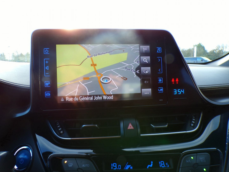 Photo 7 de l'offre de TOYOTA C-HR 122H COLLECTION 2WD E-CVT RC18 à 15490€ chez Mézière Automobiles