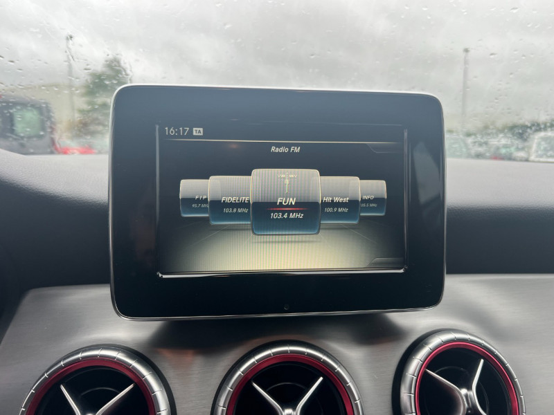 Photo 12 de l'offre de MERCEDES-BENZ CLA SHOOTING BRAKE 250 FASCINATION 7G-DCT à 23490€ chez Sevestre Automobiles Nantes