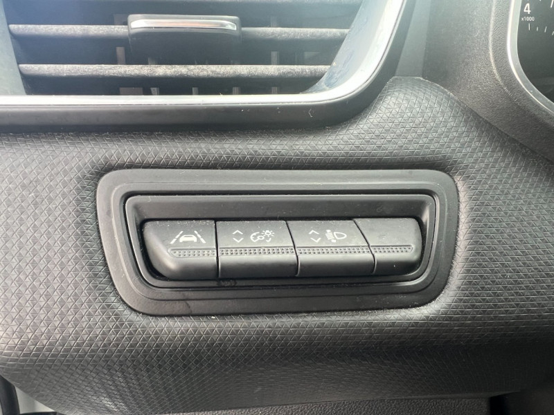 Photo 15 de l'offre de RENAULT CLIO V 1.0 TCE 100CH ZEN à 11990€ chez Sevestre Automobiles Nantes