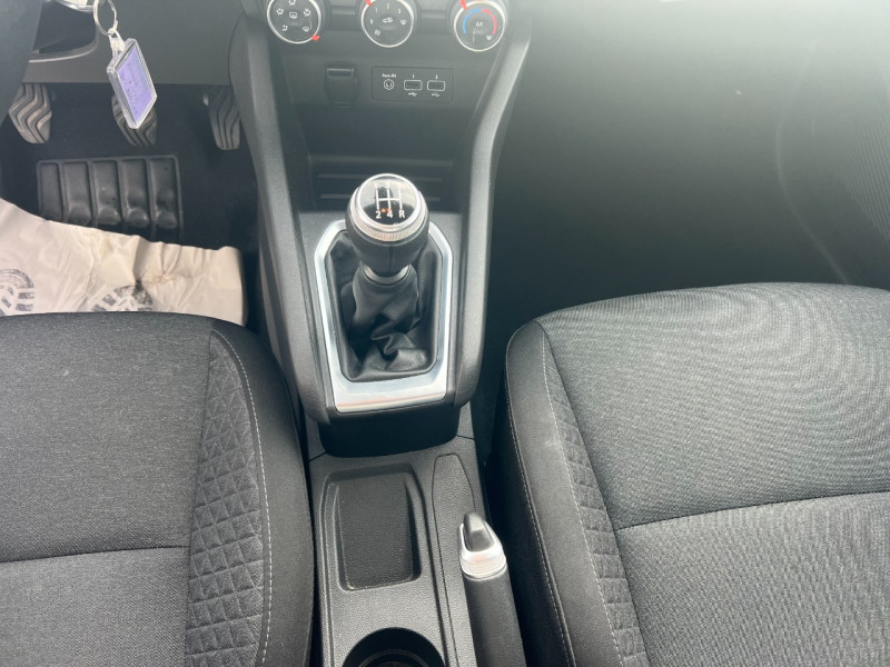 Photo 14 de l'offre de RENAULT CLIO V 1.0 TCE 100CH ZEN à 11990€ chez Sevestre Automobiles Nantes