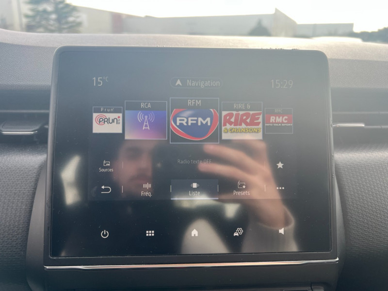 Photo 12 de l'offre de RENAULT CLIO V 1.0 TCE 100CH ZEN à 11990€ chez Sevestre Automobiles Nantes