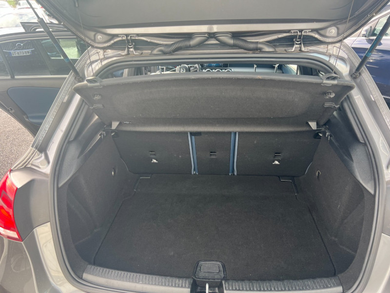 Photo 7 de l'offre de MERCEDES-BENZ CLASSE A BERLINE 180 D 116CH STYLE LINE 7G-DCT à 23990€ chez Sevestre Automobiles Nantes