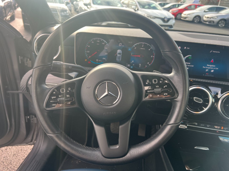 Photo 9 de l'offre de MERCEDES-BENZ CLASSE A BERLINE 180 D 116CH STYLE LINE 7G-DCT à 23990€ chez Sevestre Automobiles Nantes