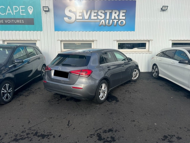 Photo 4 de l'offre de MERCEDES-BENZ CLASSE A BERLINE 180 D 116CH STYLE LINE 7G-DCT à 23990€ chez Sevestre Automobiles Nantes