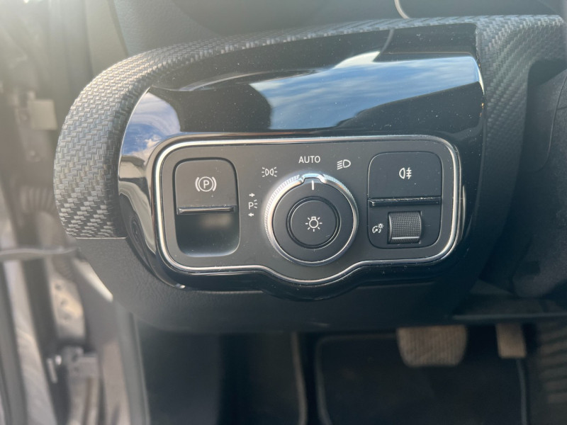 Photo 18 de l'offre de MERCEDES-BENZ CLASSE A BERLINE 180 D 116CH STYLE LINE 7G-DCT à 23990€ chez Sevestre Automobiles Nantes