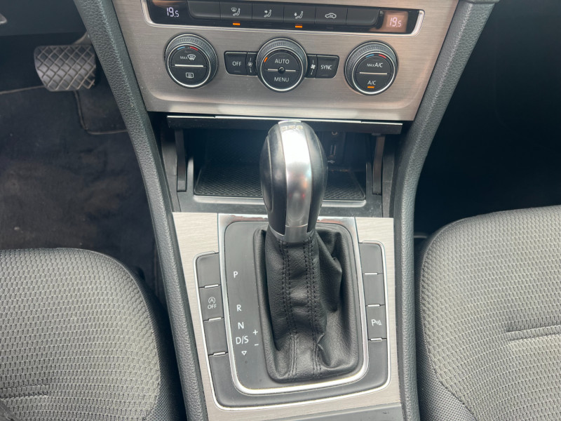 Photo 14 de l'offre de VOLKSWAGEN GOLF VII 1.6 TDI 110CH BLUEMOTION TECHNOLOGY FAP CONFORTLINE BUSINESS DSG7 5P à 12990€ chez Sevestre Automobiles Nantes