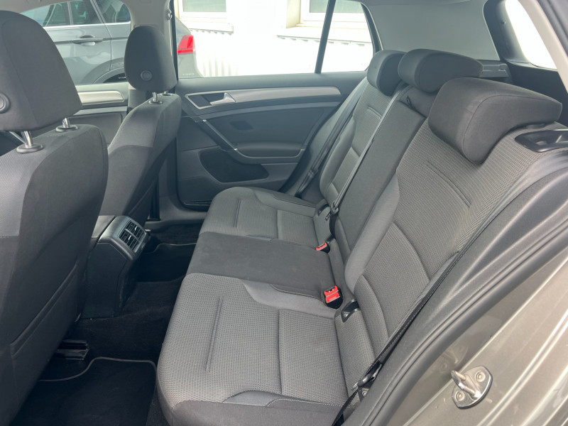 Photo 6 de l'offre de VOLKSWAGEN GOLF VII 1.6 TDI 110CH BLUEMOTION TECHNOLOGY FAP CONFORTLINE BUSINESS DSG7 5P à 12990€ chez Sevestre Automobiles Nantes