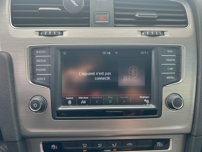 Photo 11 de l'offre de VOLKSWAGEN GOLF VII 1.6 TDI 110CH BLUEMOTION TECHNOLOGY FAP CONFORTLINE BUSINESS DSG7 5P à 12990€ chez Sevestre Automobiles Nantes