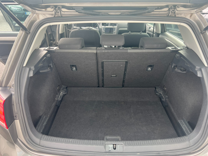 Photo 7 de l'offre de VOLKSWAGEN GOLF VII 1.6 TDI 110CH BLUEMOTION TECHNOLOGY FAP CONFORTLINE BUSINESS DSG7 5P à 12990€ chez Sevestre Automobiles Nantes