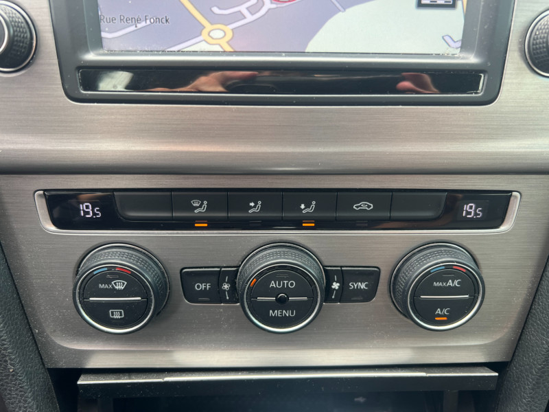 Photo 13 de l'offre de VOLKSWAGEN GOLF VII 1.6 TDI 110CH BLUEMOTION TECHNOLOGY FAP CONFORTLINE BUSINESS DSG7 5P à 12990€ chez Sevestre Automobiles Nantes