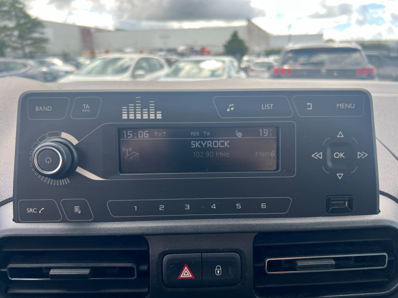 Photo 11 de l'offre de CITROEN BERLINGO XL BLUEHDI 100CH LIVE à 18990€ chez Sevestre Automobiles Nantes