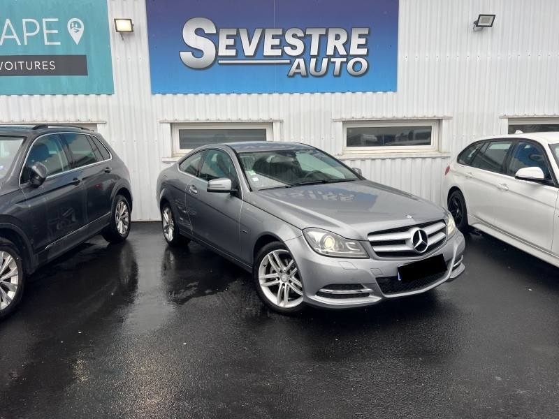 Photo 2 de l'offre de MERCEDES-BENZ CLASSE C COUPE 180 BE à 11990€ chez Sevestre Automobiles Nantes