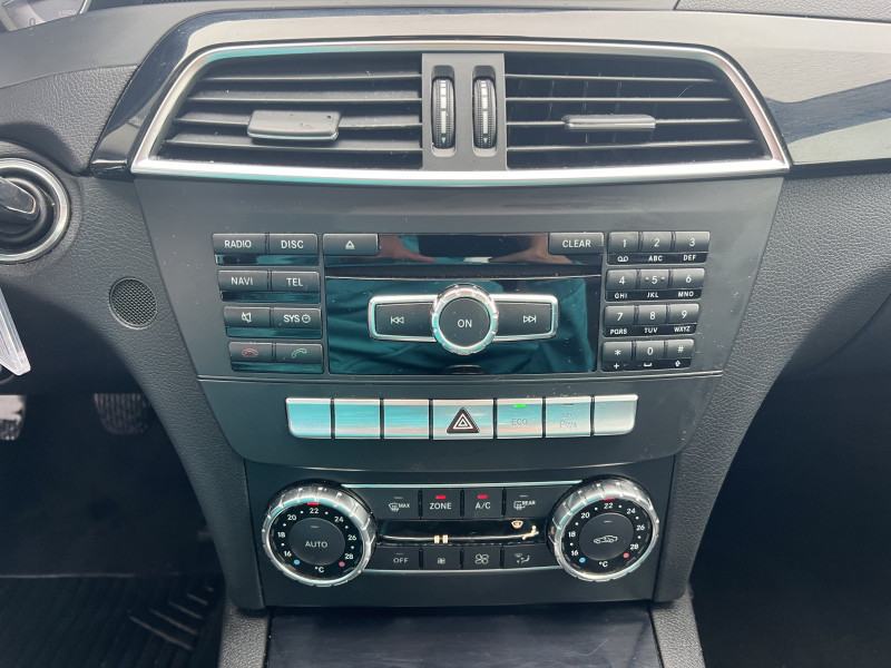 Photo 12 de l'offre de MERCEDES-BENZ CLASSE C COUPE 180 BE à 11990€ chez Sevestre Automobiles Nantes