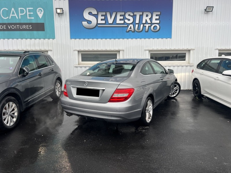 Photo 3 de l'offre de MERCEDES-BENZ CLASSE C COUPE 180 BE à 11990€ chez Sevestre Automobiles Nantes