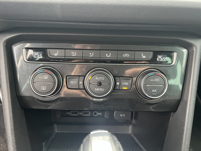 Photo 12 de l'offre de VOLKSWAGEN TIGUAN 2.0 TDI 190CH CARAT R LINE 4MOTION DSG7 à 31990€ chez Sevestre Automobiles Nantes