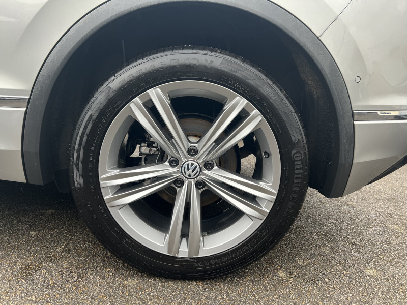 Photo 21 de l'offre de VOLKSWAGEN TIGUAN 2.0 TDI 190CH CARAT R LINE 4MOTION DSG7 à 31990€ chez Sevestre Automobiles Nantes