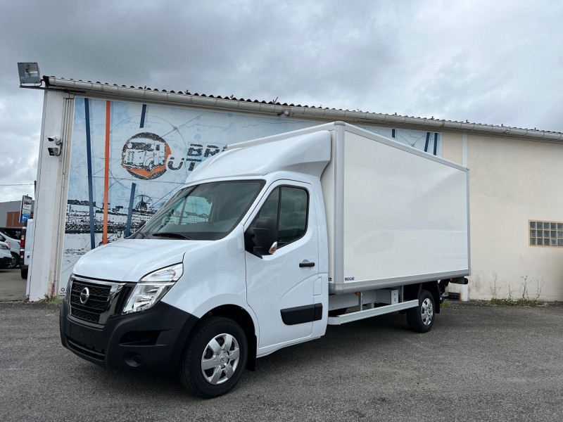 Photo 2 de l'offre de NISSAN INTERSTAR CCB CAISSE 17.4M3 HAYON L3 RS TRACTION 165CH ACENTA à 52740€ chez Bretagne Utilitaires