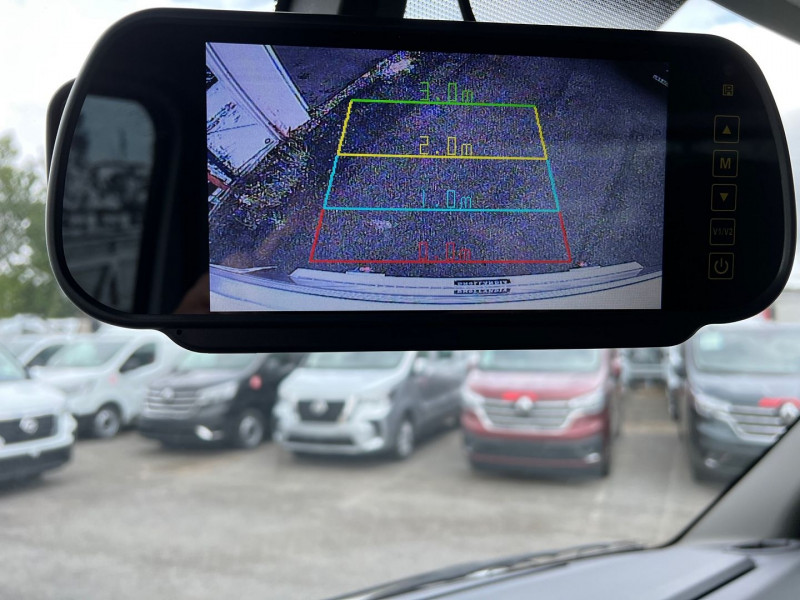 Photo 3 de l'offre de NISSAN INTERSTAR CCB CAISSE 17.4M3 HAYON L3 RS TRACTION 165CH ACENTA à 52740€ chez Bretagne Utilitaires