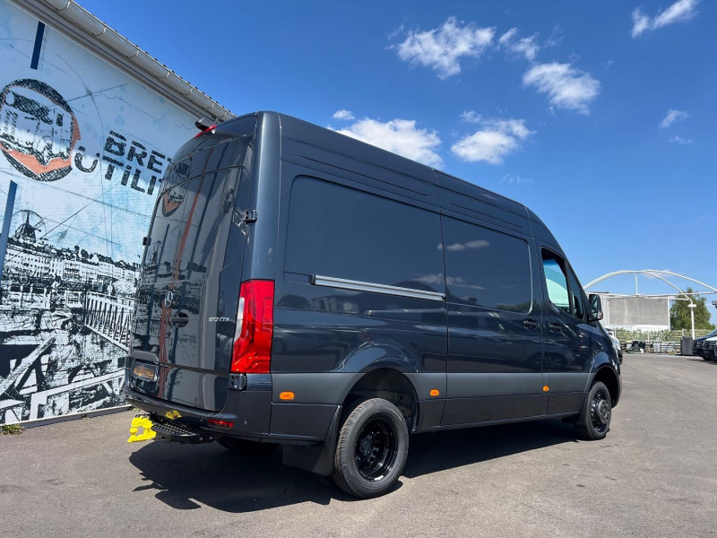 Photo 2 de l'offre de MERCEDES-BENZ SPRINTER 519 CDI 37S L2H2 SELECT + FULL OPTIONS + PTRA 7T à 71940€ chez Bretagne Utilitaires