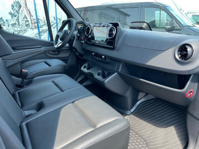 Photo 8 de l'offre de MERCEDES-BENZ SPRINTER 519 CDI 37S L2H2 SELECT + FULL OPTIONS + PTRA 7T à 71940€ chez Bretagne Utilitaires