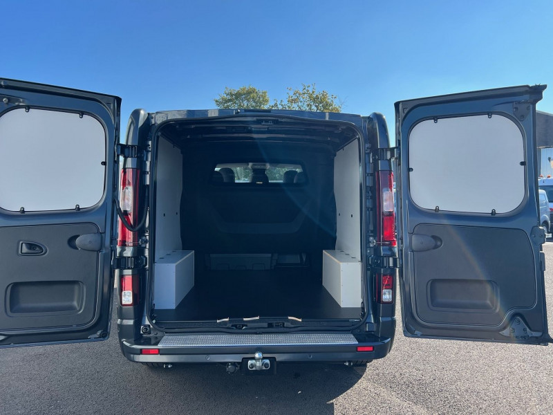 Photo 4 de l'offre de RENAULT TRAFIC COMETE 5 PLACES BVA9 170 CV L2H1 EXCLUSIVE + OPTIONS à 46740€ chez Bretagne Utilitaires