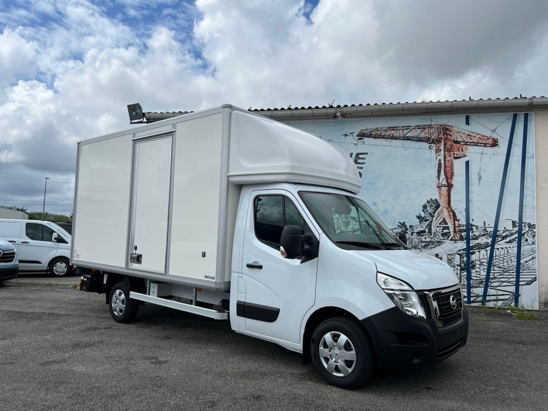 Nissan INTERSTAR CAISSE 22M3 + HAYON 1600 + PORTE LAT + CAPUCINE 3T5 2.3DCI 165CH Diesel BLANC Occasion à vendre