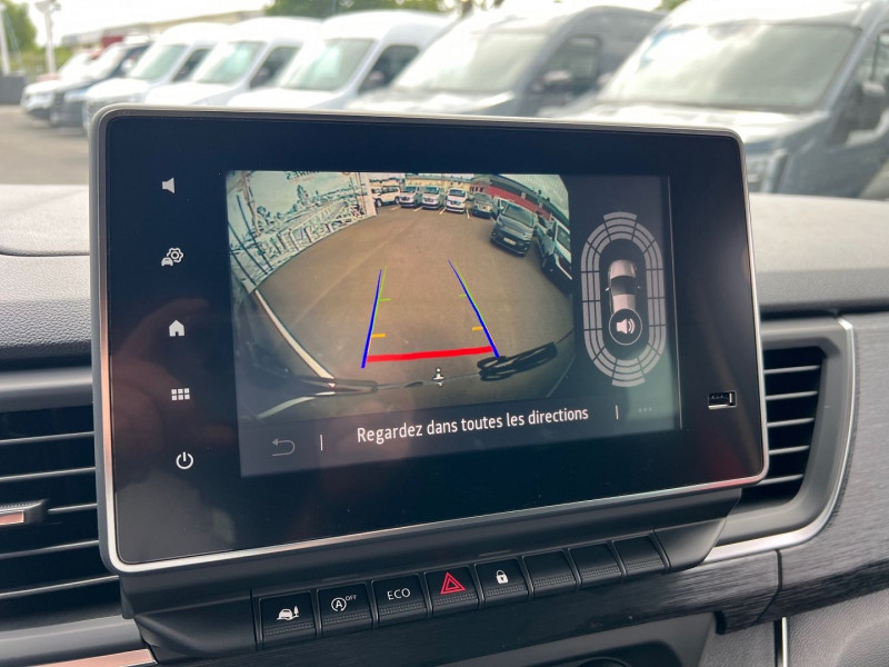 Photo 6 de l'offre de RENAULT TRAFIC III COMBI MINIBUS 9 PLACES L2H1 170CV BVA9 EXCLUSIVE à 46740€ chez Bretagne Utilitaires