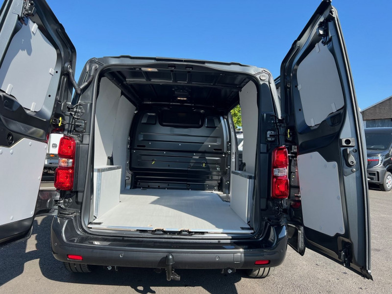 Photo 4 de l'offre de PEUGEOT EXPERT FG M 2.0 BLUEHDI 180CH S&S EAT8 + NBRES OPTIONS à 39540€ chez Bretagne Utilitaires