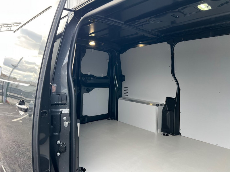 Photo 7 de l'offre de PEUGEOT EXPERT FG M 2.0 BLUEHDI 180CH S&S EAT8 + NBRES OPTIONS à 39540€ chez Bretagne Utilitaires