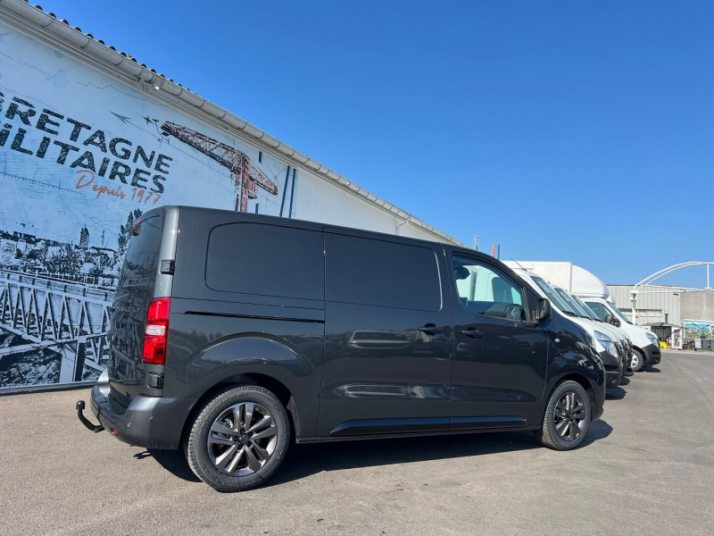 Photo 1 de l'offre de PEUGEOT EXPERT FG M 2.0 BLUEHDI 180CH S&S EAT8 + NBRES OPTIONS à 39540€ chez Bretagne Utilitaires