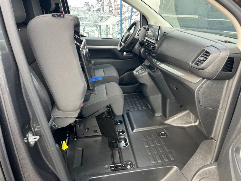 Photo 6 de l'offre de PEUGEOT EXPERT FG M 2.0 BLUEHDI 180CH S&S EAT8 + NBRES OPTIONS à 39540€ chez Bretagne Utilitaires