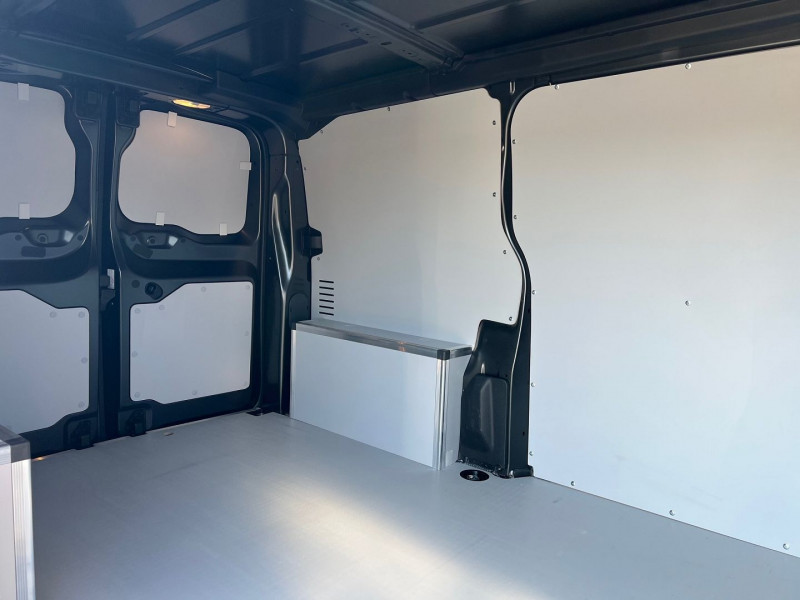 Photo 3 de l'offre de PEUGEOT EXPERT FG M 2.0 BLUEHDI 180CH S&S EAT8 + NBRES OPTIONS à 39540€ chez Bretagne Utilitaires