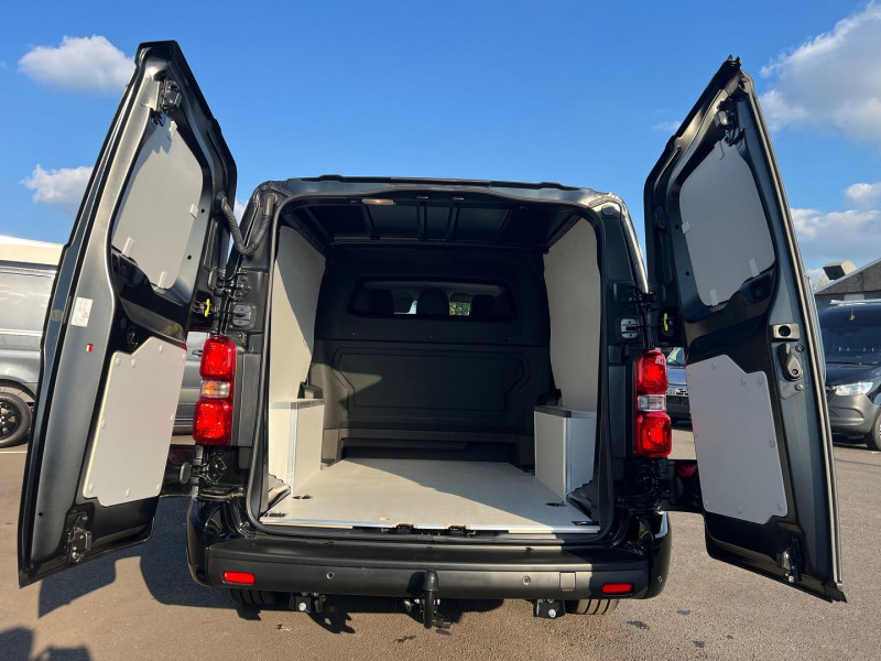 Photo 4 de l'offre de PEUGEOT EXPERT FG XL 2.0 BLUEHDI 180CH CAB APPRO 5PL PACK PREMIUM CONNECT EAT8 à 41940€ chez Bretagne Utilitaires