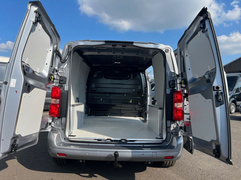 Photo 4 de l'offre de PEUGEOT EXPERT FG M 2.0 BLUEHDI 180CH S&S EAT8 + NBRES OPTIONS à 39540€ chez Bretagne Utilitaires