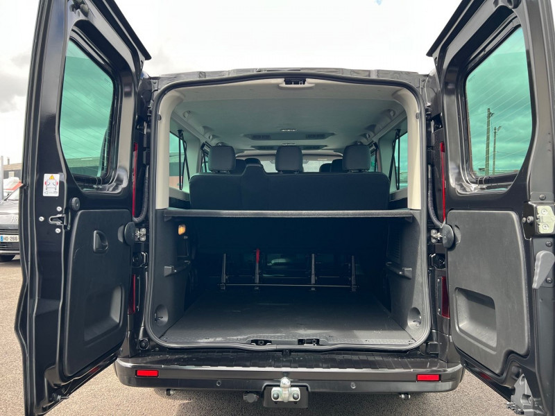 Photo 7 de l'offre de RENAULT TRAFIC III COMBI MINIBUS 9 PLACES L2H1 170CV BVA9 EXCLUSIVE à 46740€ chez Bretagne Utilitaires