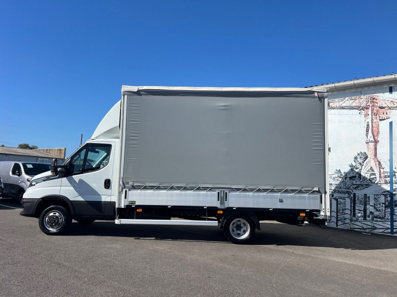 Photo 5 de l'offre de IVECO DAILY CCB 35C18H 4100 3.0 HI-MATIC PLATEAU CAISSE BACHE à 65940€ chez Bretagne Utilitaires