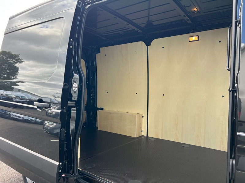 Photo 8 de l'offre de NISSAN INTERSTAR FG L2H2 3T5 2.0 DCI 150CH TEKNA BVA9 + OPTIONS à 44340€ chez Bretagne Utilitaires