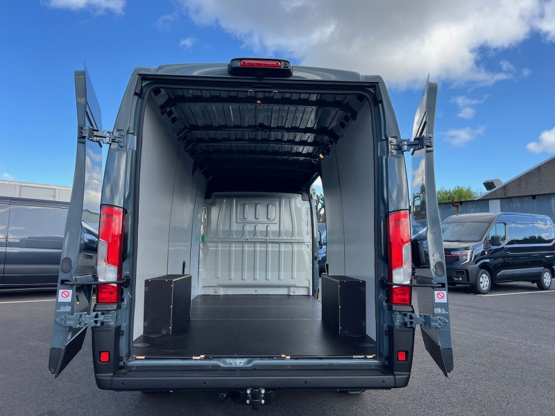 Photo 5 de l'offre de FIAT DUCATO FG L4H2 - XLH2 3.5 MAXI 180CH S&S PACK PREMIUM CONNECT BVA8 à 45540€ chez Bretagne Utilitaires