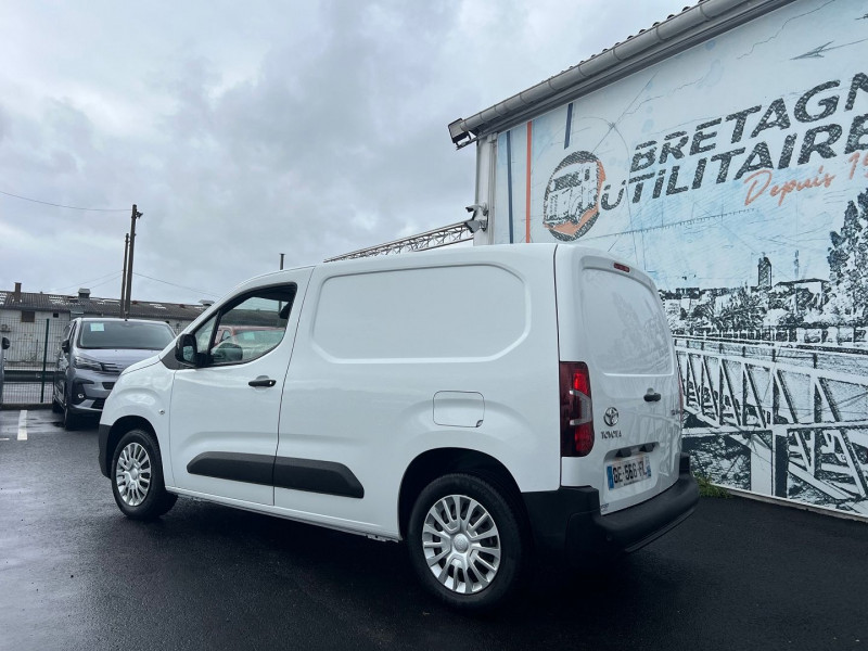 Photo 3 de l'offre de TOYOTA PROACE CITY MEDIUM 100 D-4D ACTIVE à 13950€ chez Bretagne Utilitaires
