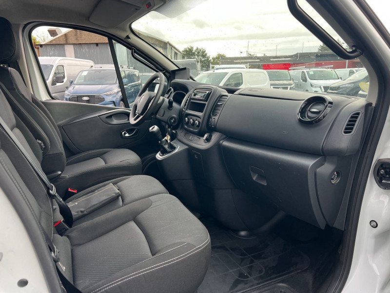 Photo 7 de l'offre de RENAULT TRAFIC III FG L2H2 2.0 DCI 145CH ENERGY GRAND CONFORT à 19140€ chez Bretagne Utilitaires