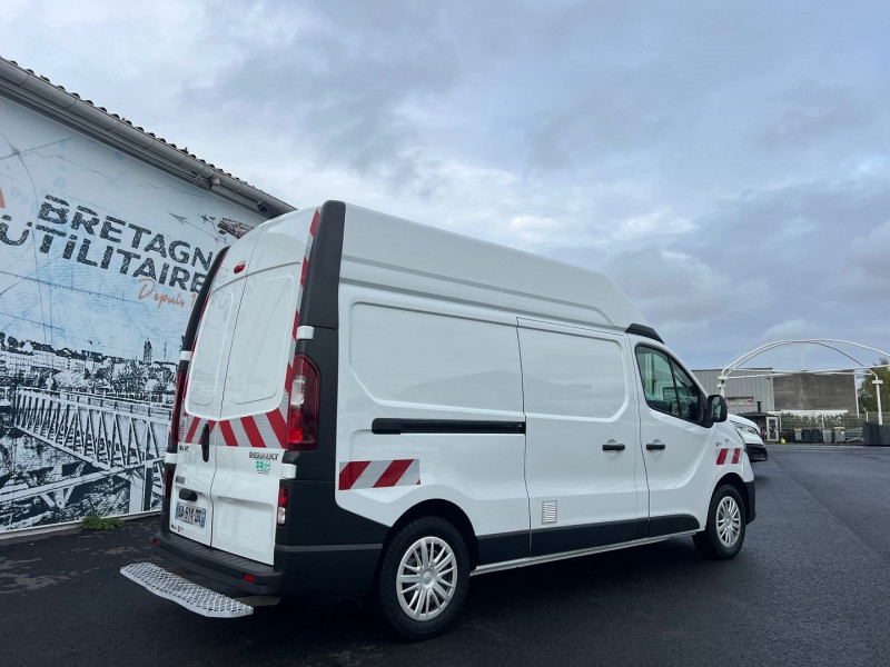 Photo 2 de l'offre de RENAULT TRAFIC III FG L2H2 2.0 DCI 145CH ENERGY GRAND CONFORT à 19140€ chez Bretagne Utilitaires